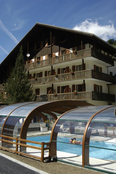 La piscine couverte et chauffée