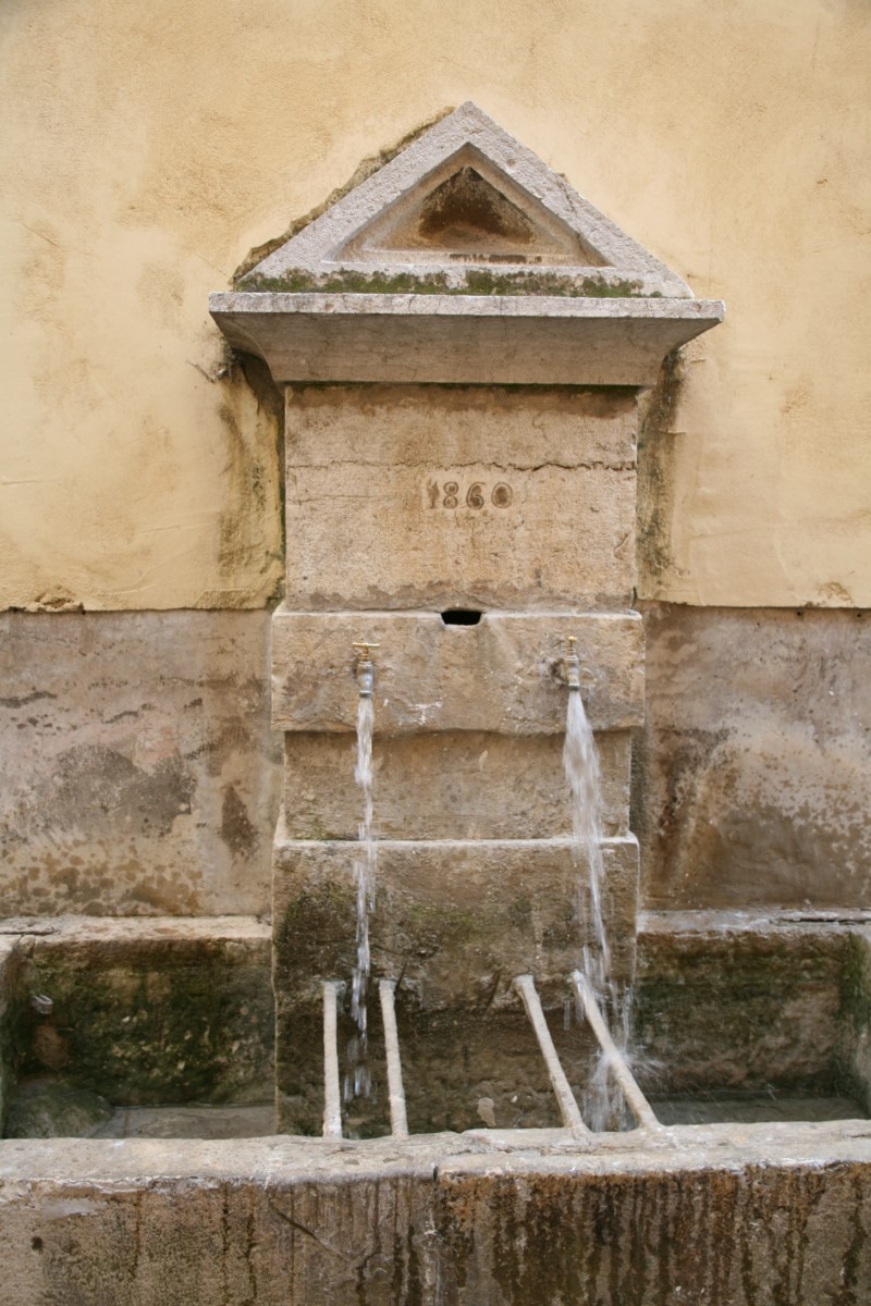 Détail Lavoir-fontaine rue Pontillac - Aups