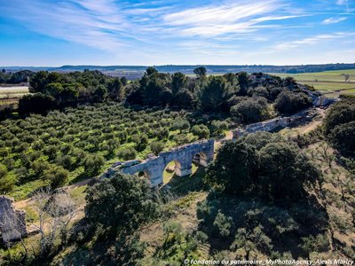 Aqueducs et meunerie de Barbegal
