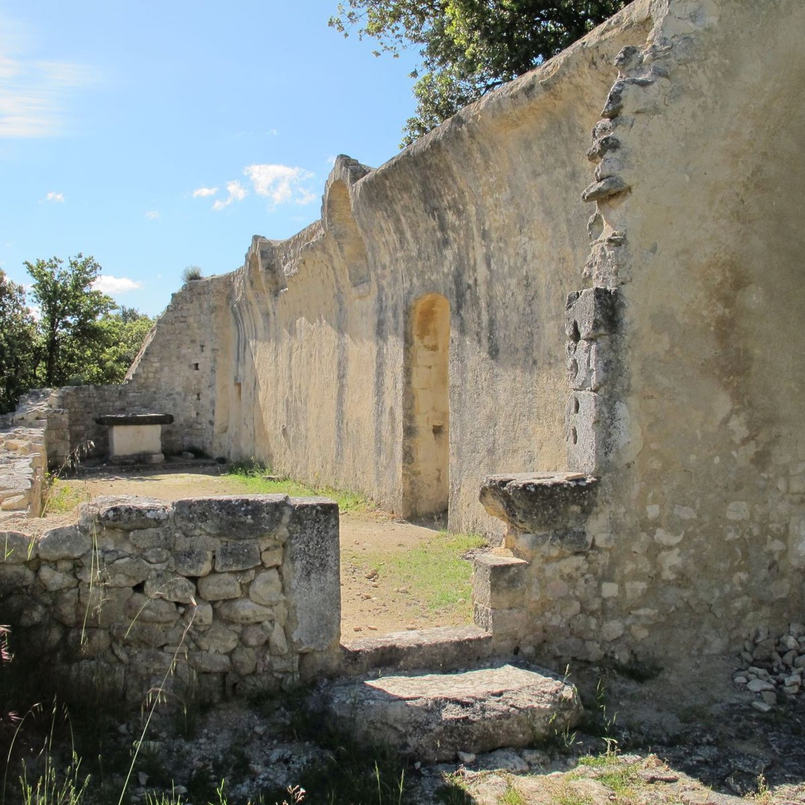 Chapelle et ermitage Saint Julien - OT LUB