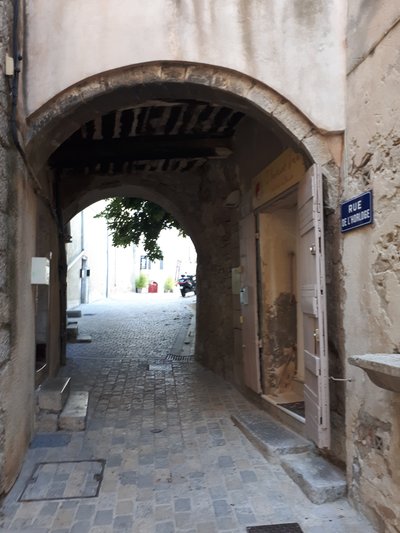 Rue de l'Horloge et son porche