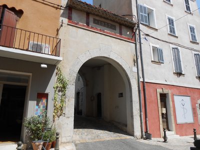 Porte Mazarine côté rue G. Péri