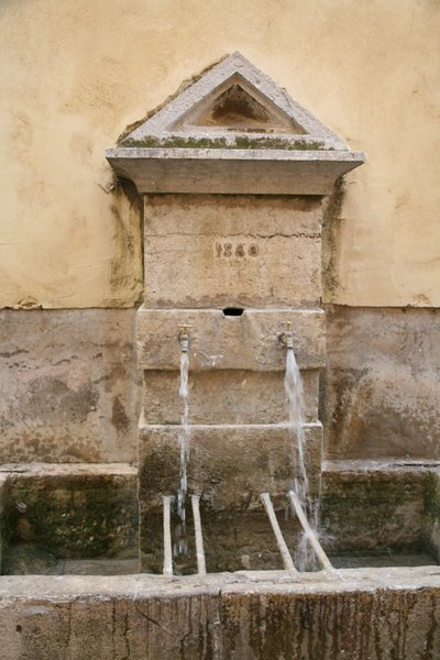 Détail Lavoir-fontaine rue Pontillac - Aups