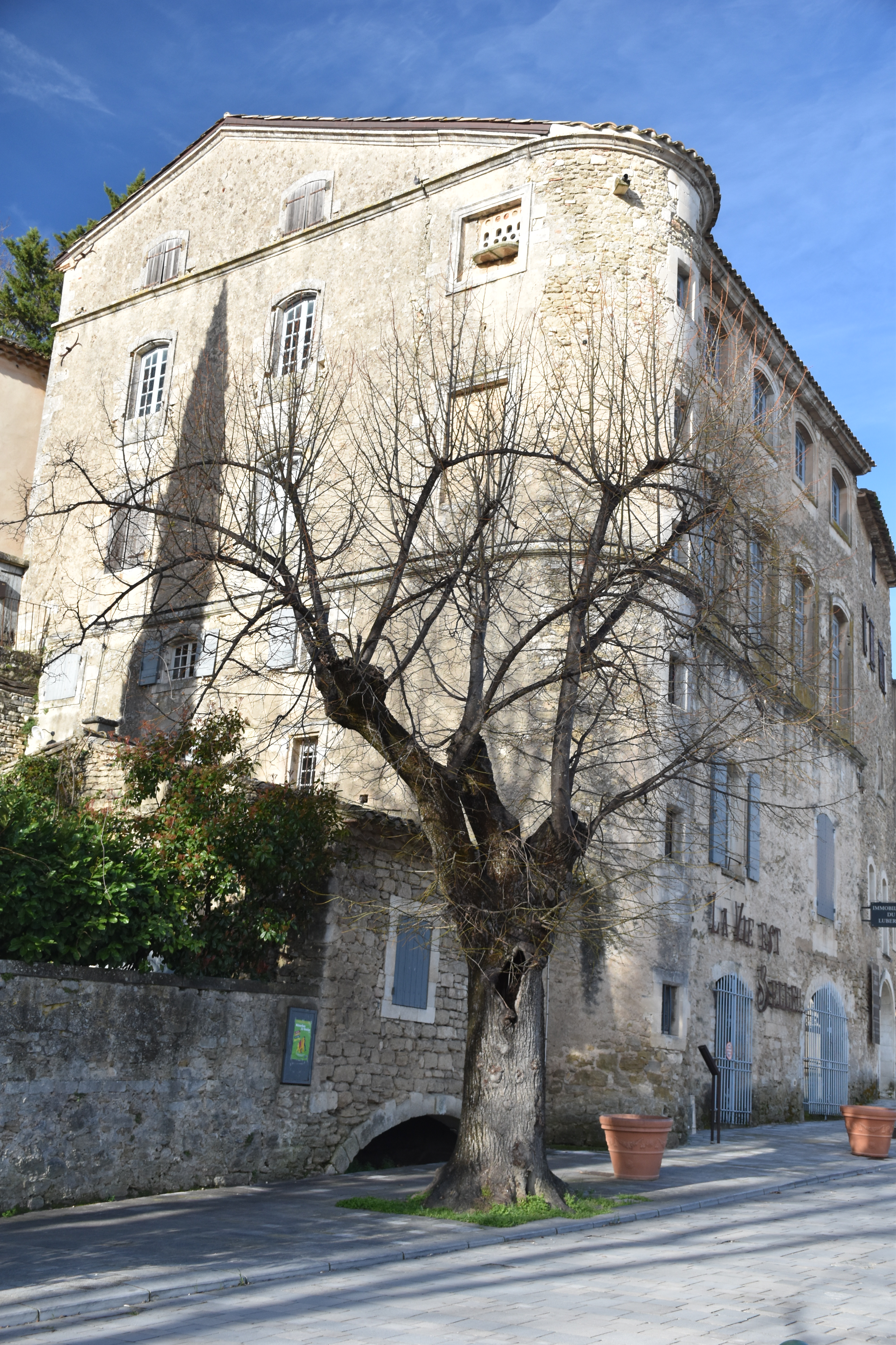 Anciennement l'hôtel Girardet de Castelas
