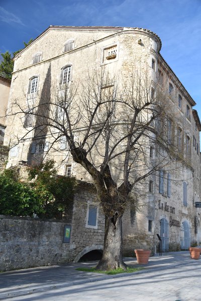 Anciennement l'hôtel Girardet de Castelas