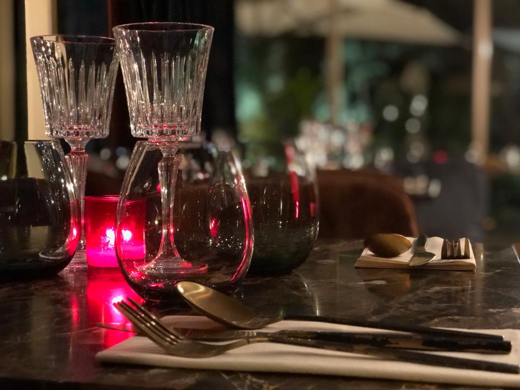 Restaurant intérieur et extérieur