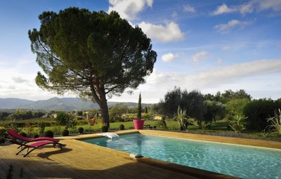 Terrasse et piscine