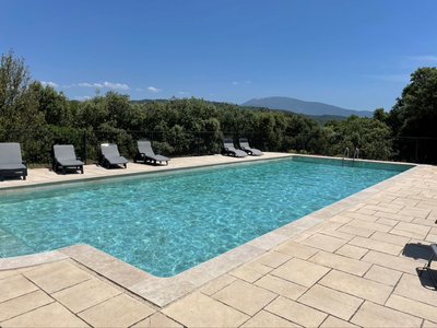 Piscine de 15 x 6 m commune aux 4 gîtes