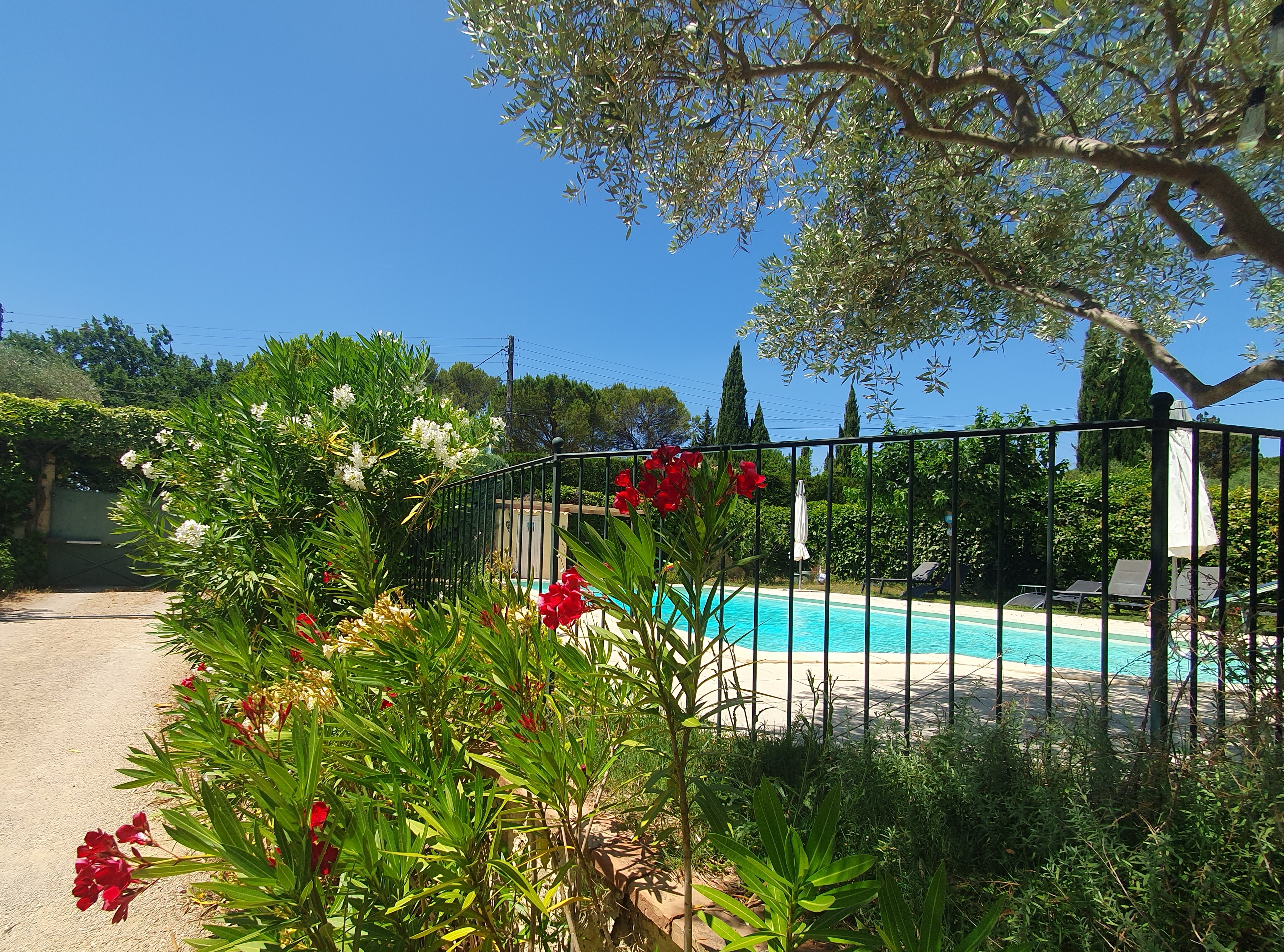 Entrée de la propriété portail électrique