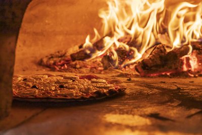 Pizza au feu de bois