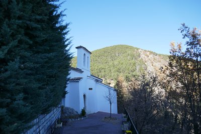 Eglise Sainte-Anne depuis le bord de route
