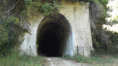 Entrée est de l'ancien tunnel férovière de Céreste
