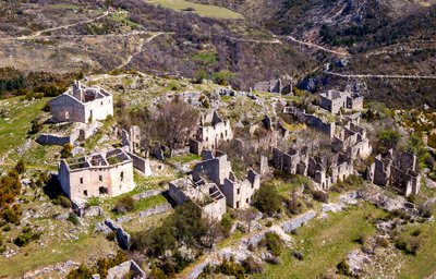 Le village en ruine
