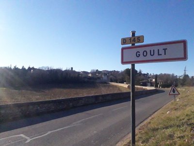 Goult, entrée est du village