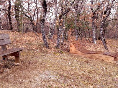 Mobilier en bois installé par l'ONF