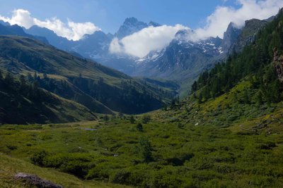 Vue sur le Mont-Viso et le début de la vallée du Guil depuis la réserve Naturelle Nationale de Ristolas - Mont Viso en 2019.