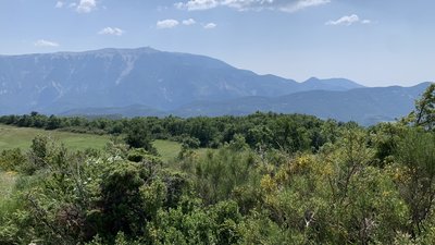 Vue sur le Mont Ventoux et la montagne de Bluye