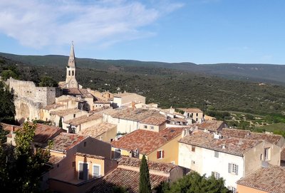Extension du XVe s. (au pied sud de l'éperon Catafau) et VIIe s. (premier plan)