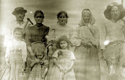 Photographie ancienne : « Famille de Méthamis » Collection des Badaïres.