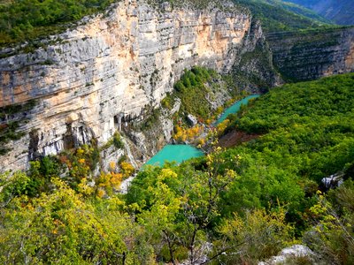 Sous le barrage de Castillon
