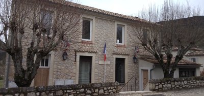 Façade de la mairie de Reilhanette ( orientation nord )