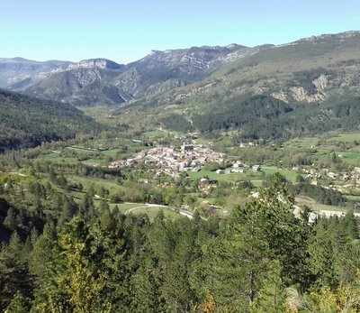 La Motte-Chalancon depuis la montée vers l'altiport
