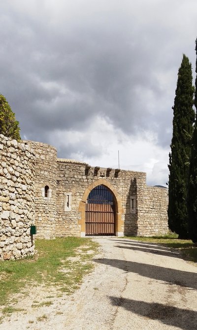 Entrée du château, Sahune