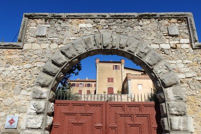 La porte du château de La Verdière