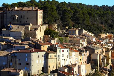 Le château et au pied le village