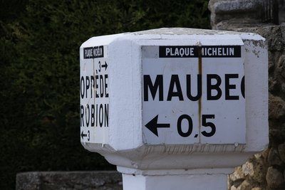 Ancienne borne routière