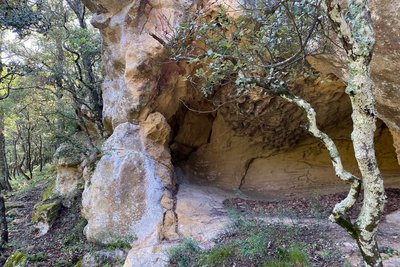 Grotte créée par l'érosion à Puget-sur-Durance