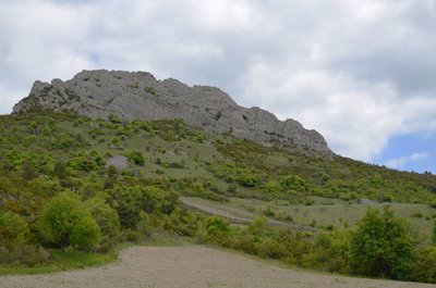 Rocher du Village au-dessus d'Izon-la-Bruisse