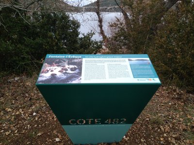 Sous les eaux fontaine l'Evêque