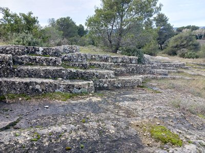 Table calcaire de Lamanon