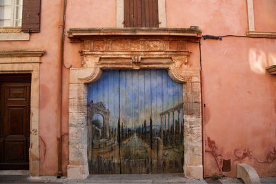 Portail à l'angle de la rue R. Casteau