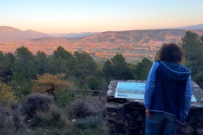 A l'est : Grand Montagne, La Bruyère, Les Puys