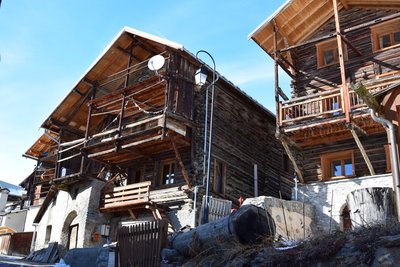 Maison à double fuste