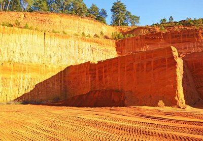 Carrière d'ocre en exploitation