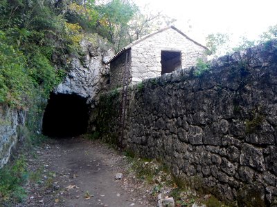 Abri du garde canal