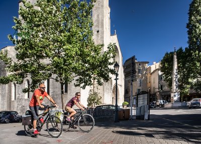 Vélos au pied de la cathédrale