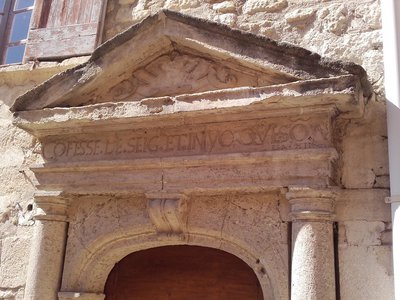 Inscription sur l'ancien temple