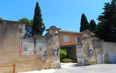 Entrée du cloître Saint-Paul