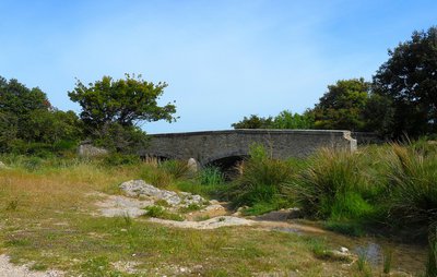 Le pont vu du gaudre de Romanin