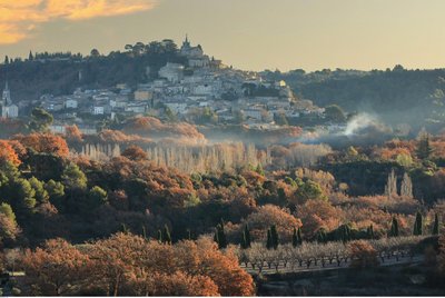 Bonnieux depuis la plaine