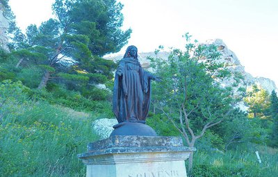 La Vierge noire des Baux