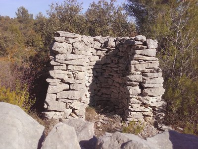 Guérite en bord de sentier
