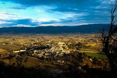 Ansouis et le Mourre Nègre au sommet du Grand Luberon