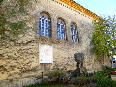 Le Temple protestant et sa statue