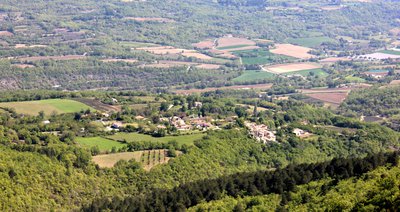 Castellet-en-Luberon et le plateau des Claparèdes