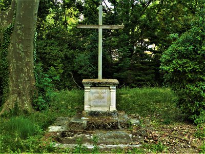 Croix annonçant Notre-Dame-du-Château